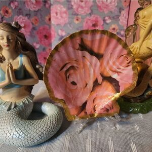 DECOUPAGE PINK ROSES ON A SCALLOPED SHELL